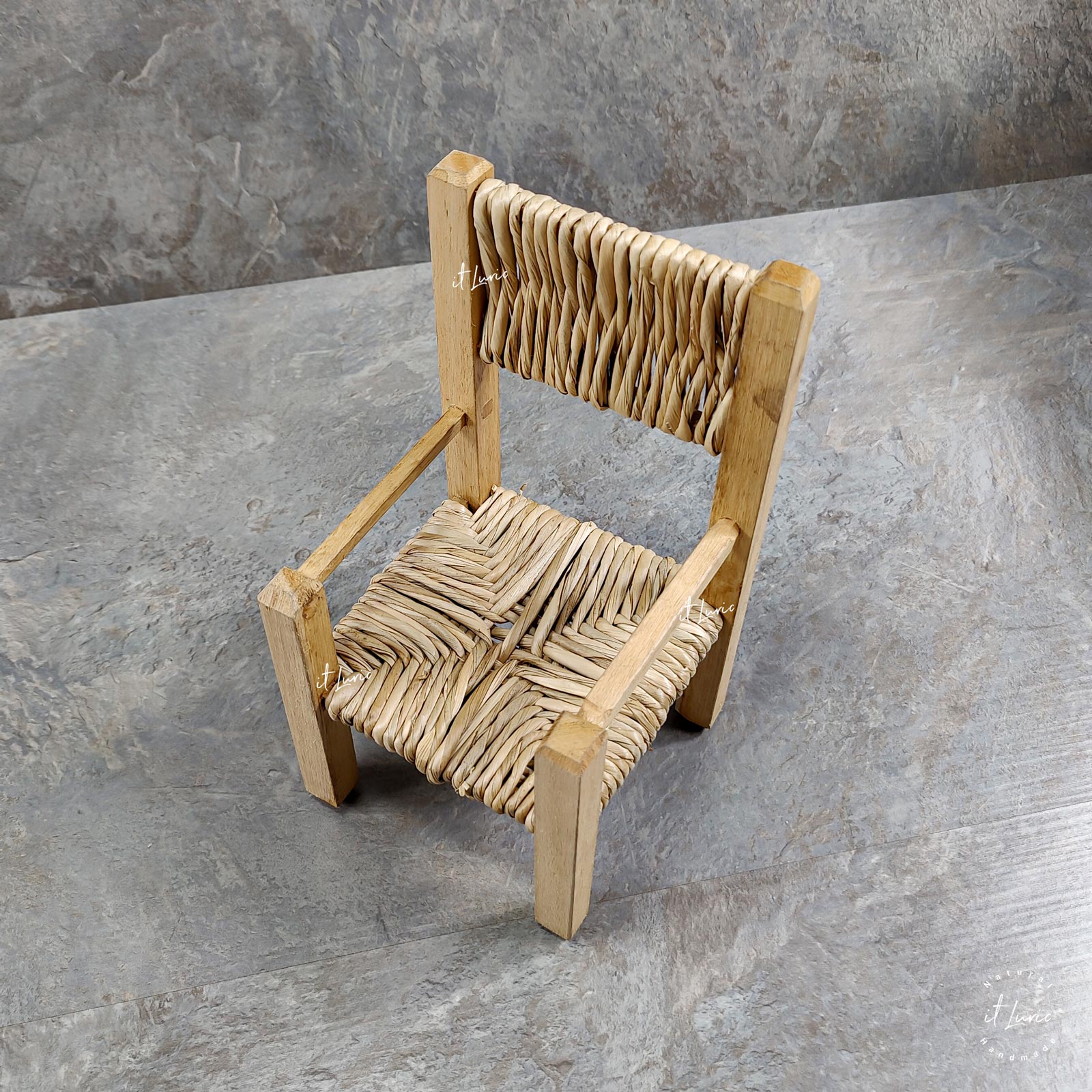 Mini Cadeira Decorativa Taboa usada na decoração de ambientes
